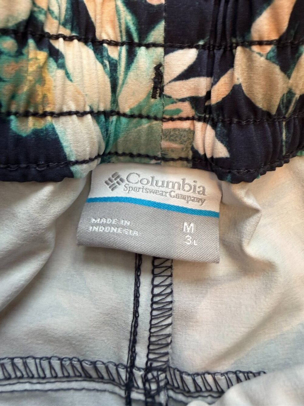 Columbia Floral Women's Shorts, size M - Picture 3 of 6